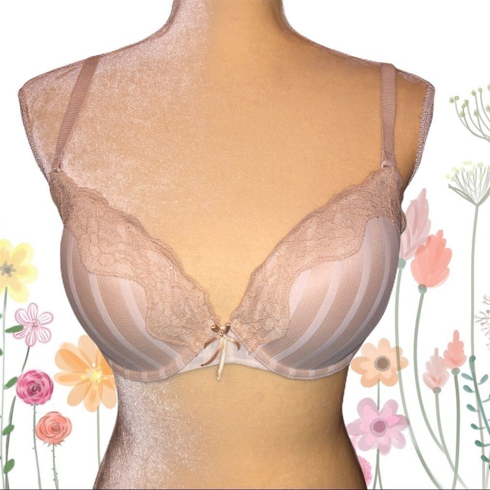 Heidi Klum super cute beige bra